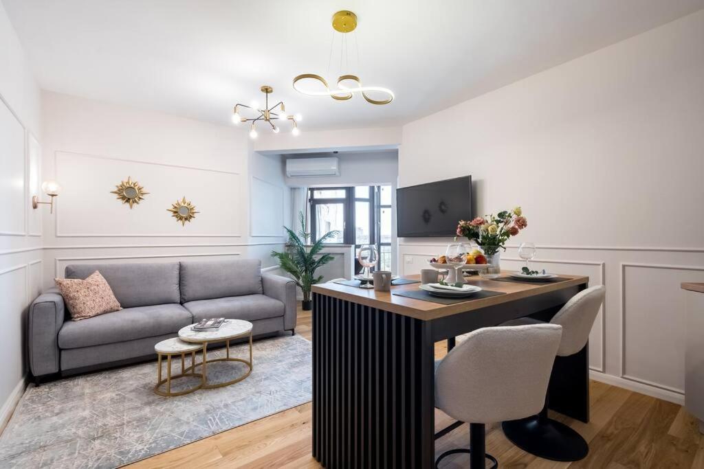 Stunning Views 3Br Sunny Flat - Amazing Terrace Leilighet Bucureşti Eksteriør bilde