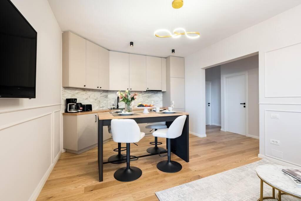 Stunning Views 3Br Sunny Flat - Amazing Terrace Leilighet Bucureşti Eksteriør bilde