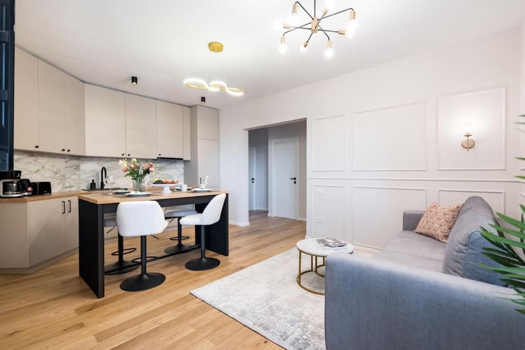Stunning Views 3Br Sunny Flat - Amazing Terrace Leilighet Bucureşti Eksteriør bilde